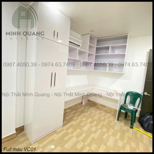 Tủ kệ thiết kế theo yêu cầu kết hợp bàn làm việc tiện lợi với tone màu trắng cực sang KT008